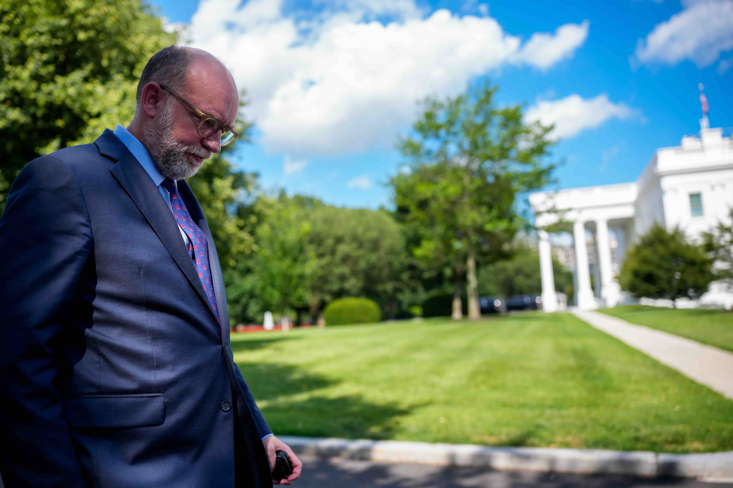 White dude in suit on White House lawn
