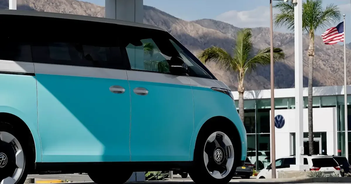 Tu auto a gasolina funciona bien. Considera un EV de todos modos.